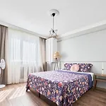 A Flat In The Center With Terrace 公寓 *