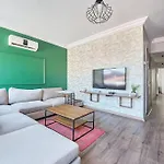 A Flat In The Center With Terrace 公寓