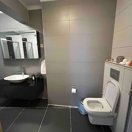 A Flat In The Center With Terrace * Istambul