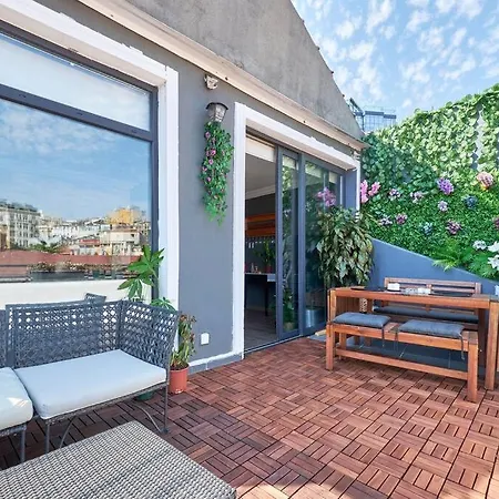 A Flat In The Center With Terrace