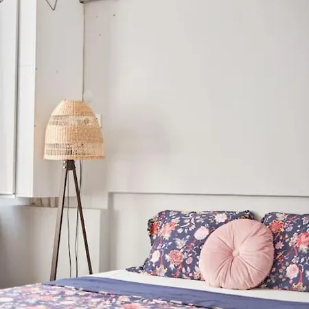 شقة A Flat In The Center With Terrace اسطنبول