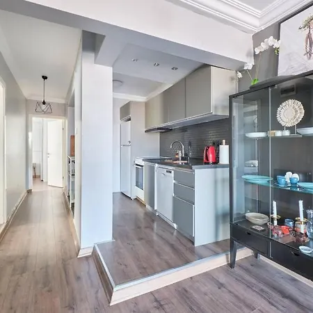 Lägenhet A Flat In The Center With Terrace