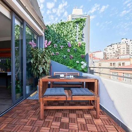 A Flat In The Center With Terrace اسطنبول