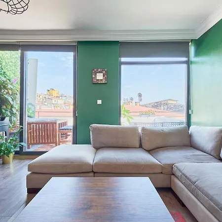 شقة A Flat In The Center With Terrace اسطنبول