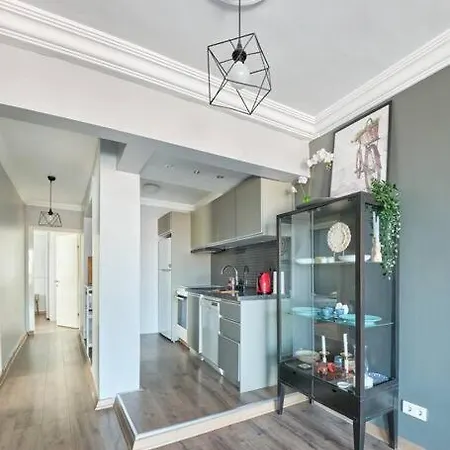 A Flat In The Center With Terrace شقة
