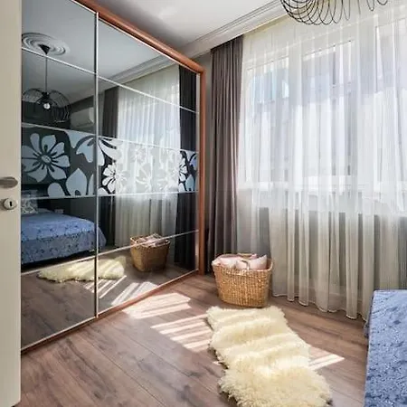 A Flat In The Center With Terrace Apartment *