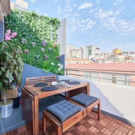 Appartement A Flat In The Center With Terrace Istanboel